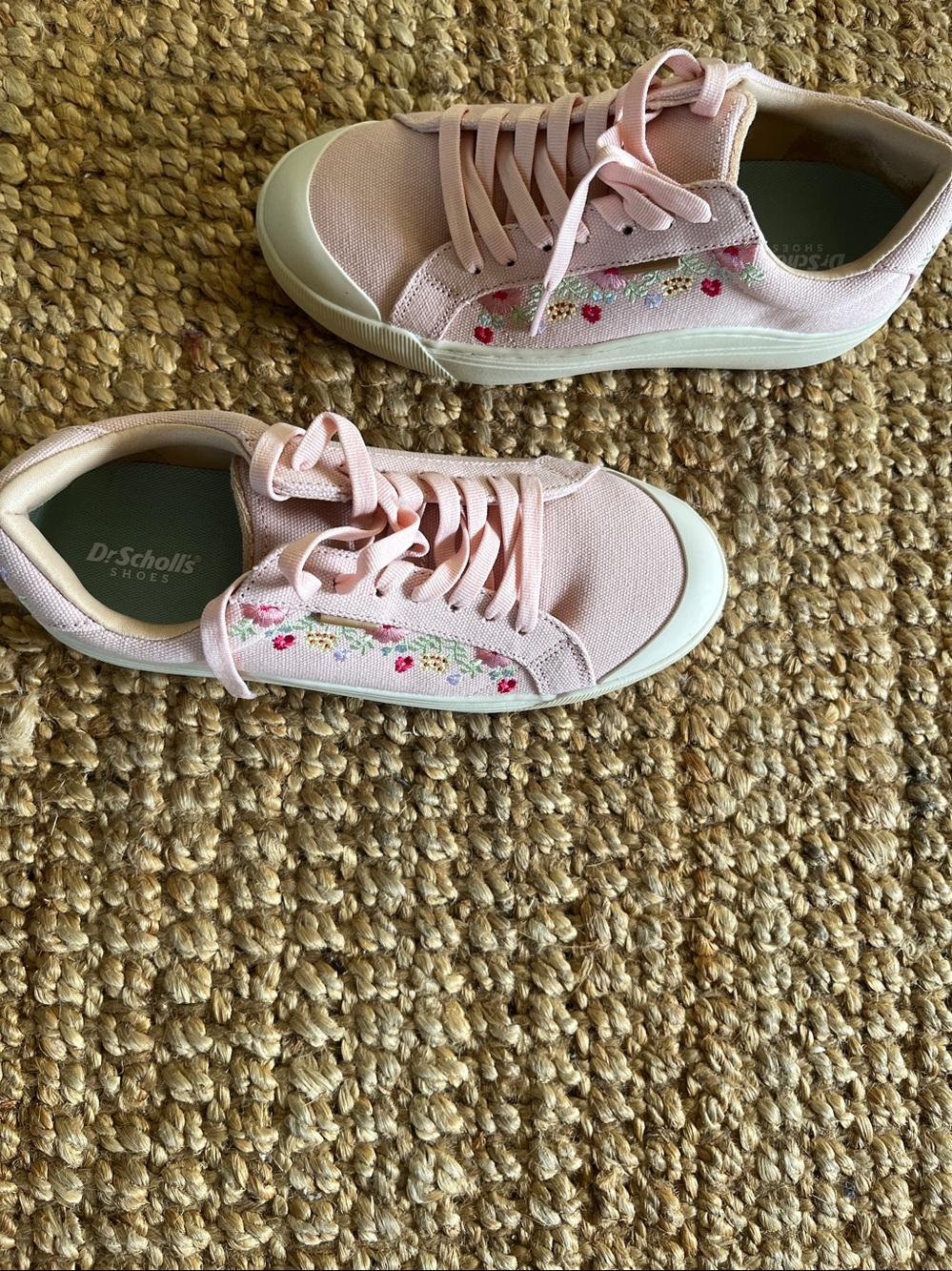Dr. Scholl's Women’s Pink Floral Platform Sneakers
NWOT
8.5 - Picture 3 of 8